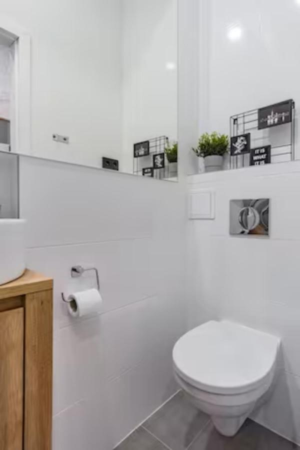Kawalerka W Srodmiesciu 22 Apartment Lodź Bagian luar foto